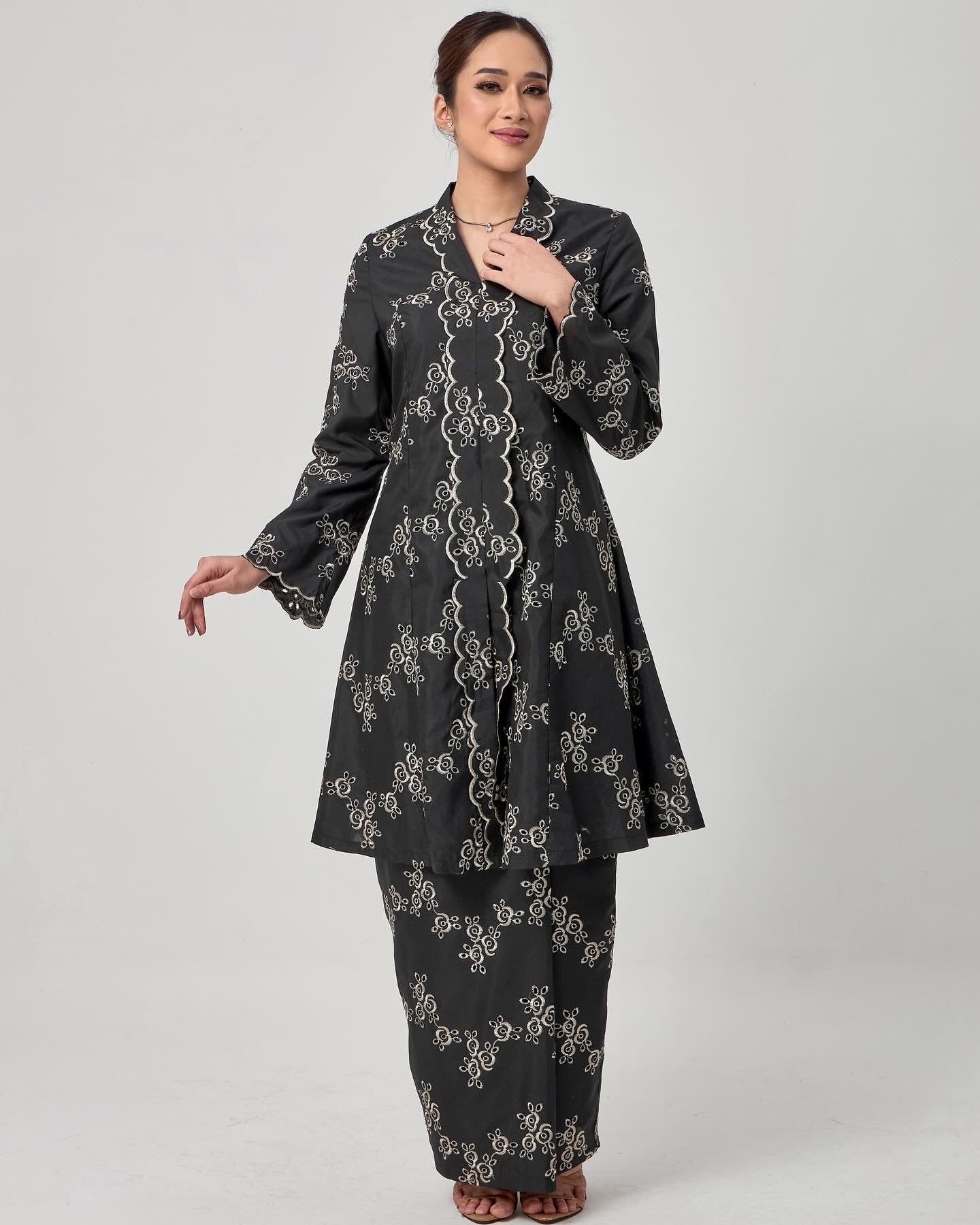 {LIMITED EDITION} Zayna Kebarung Classic - Black
