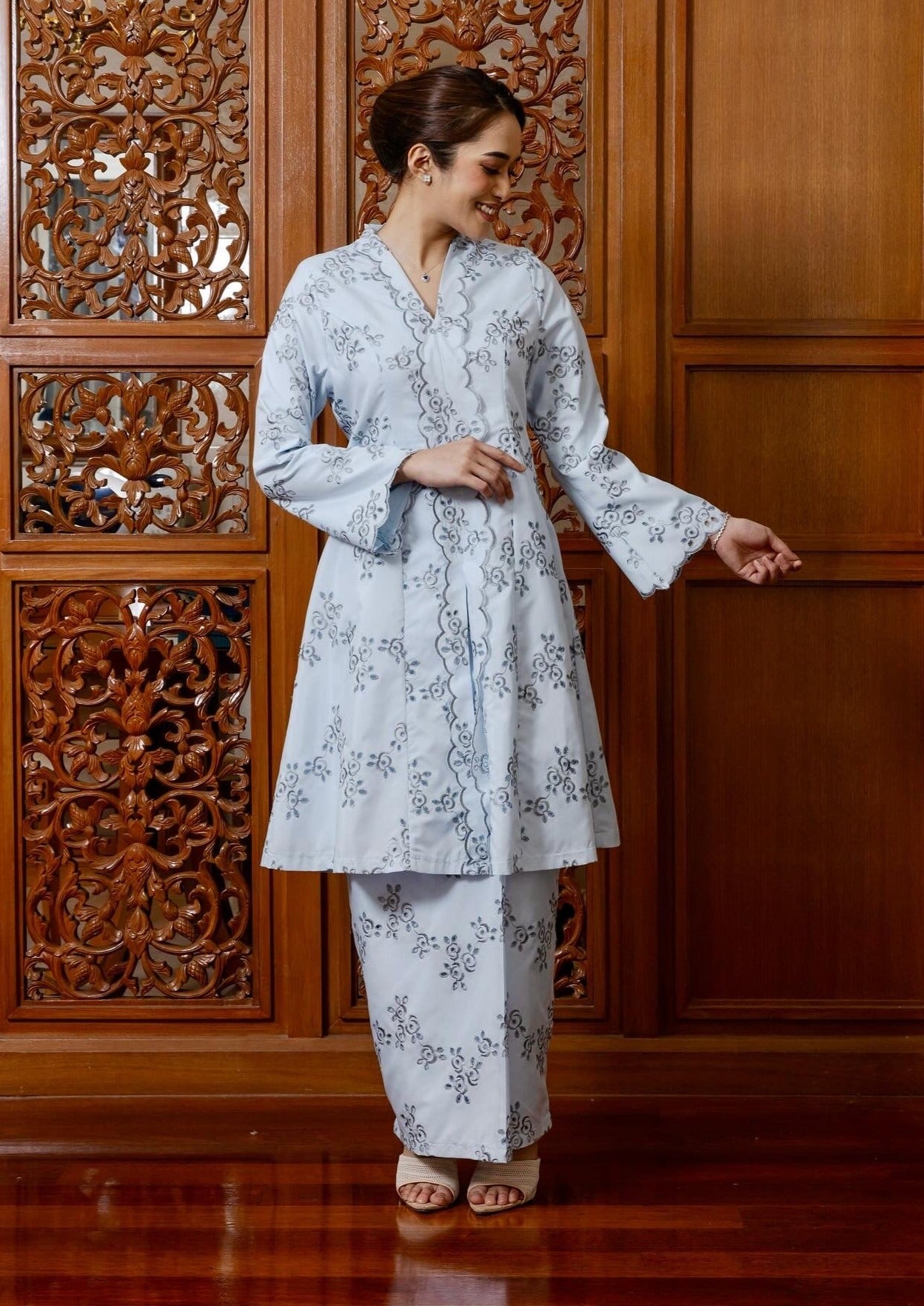 {LIMITED EDITION} Zayna Kebarung Classic - Light Blue