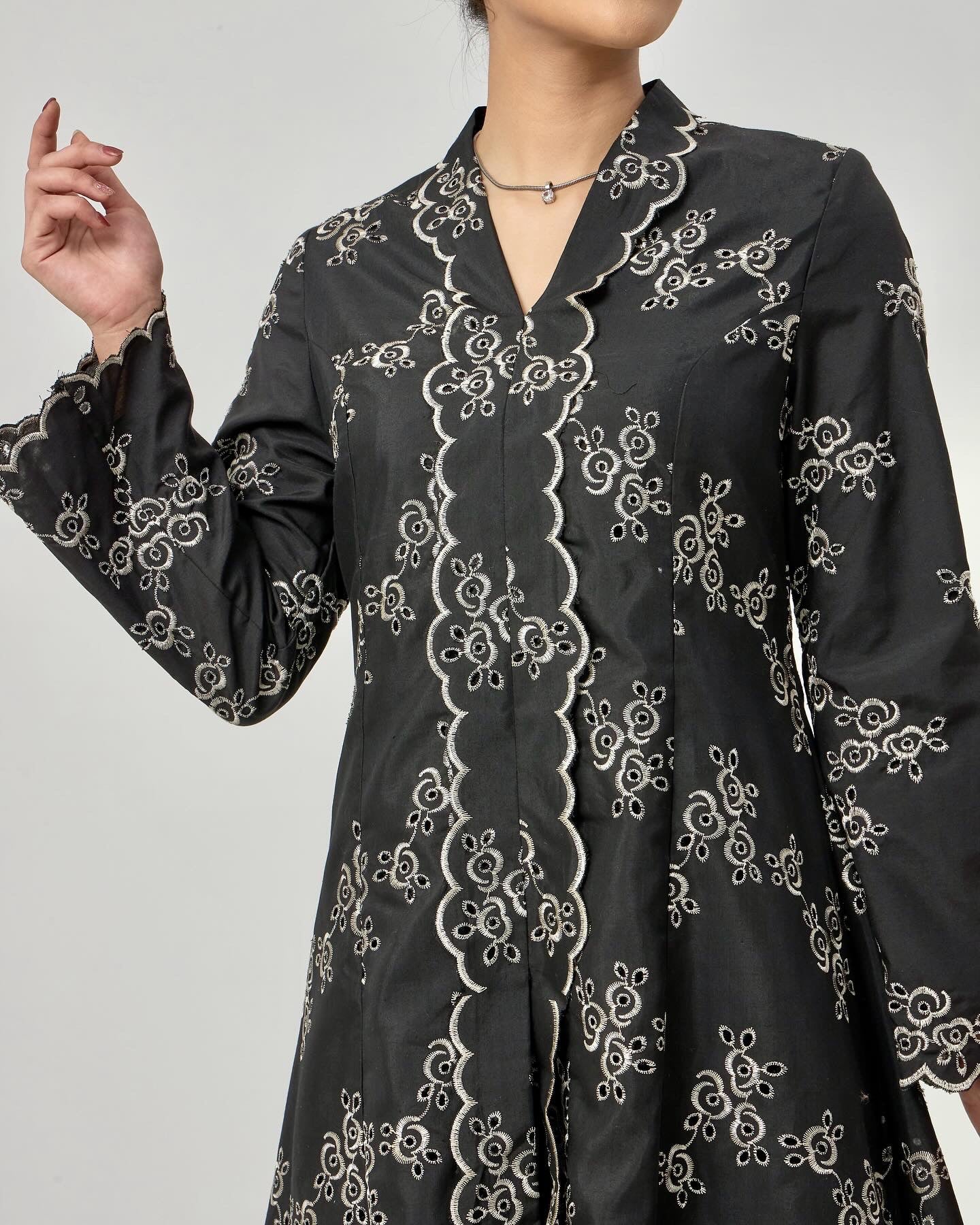 {LIMITED EDITION} Zayna Kebarung Classic - Black