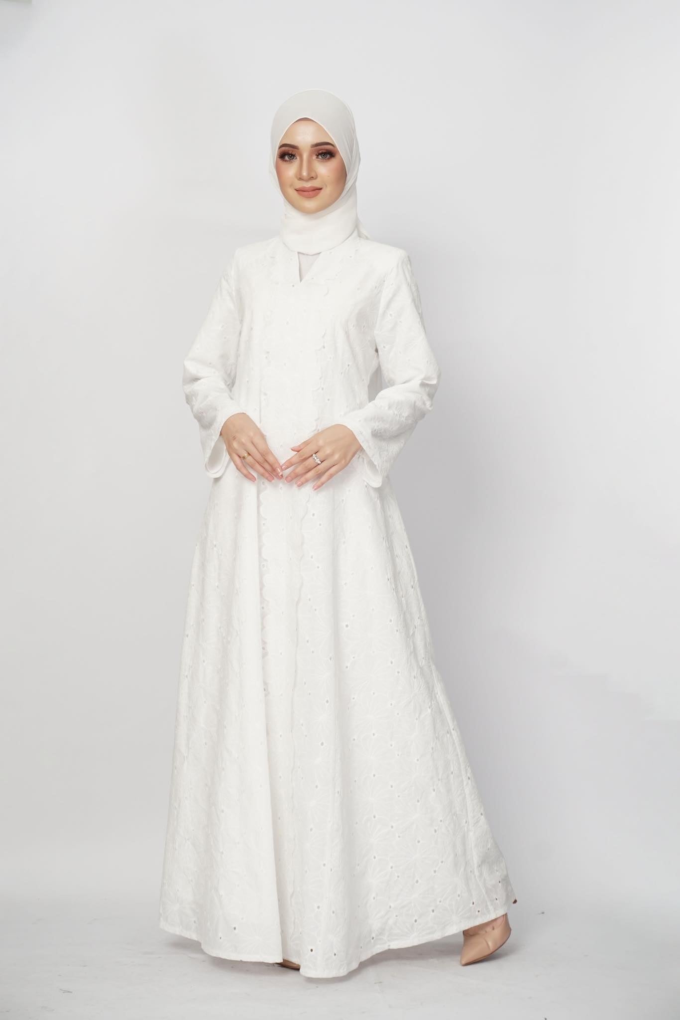 Elegant Jubah Kebarung - White