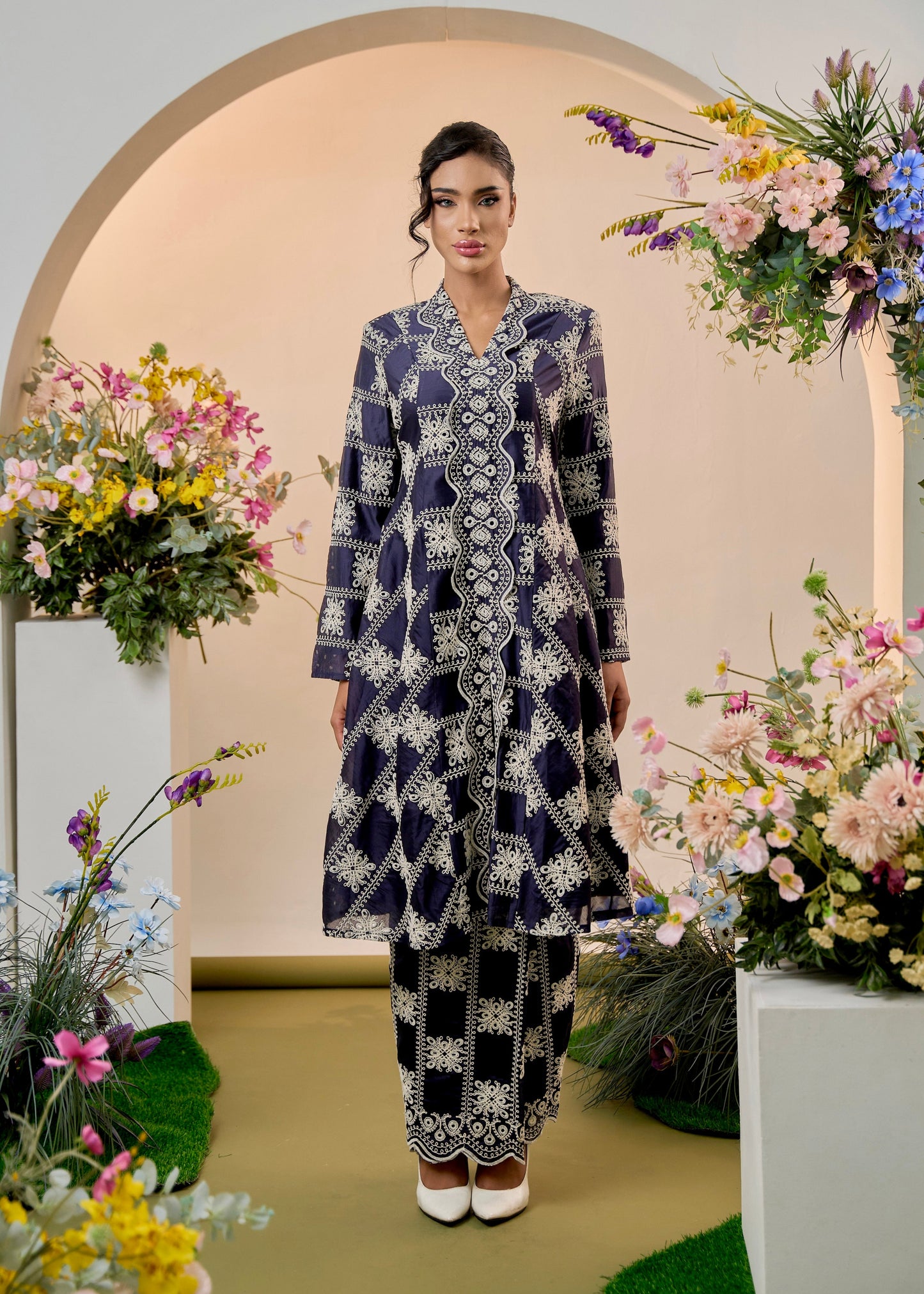 Naina Kebarung Classic - Navy Blue