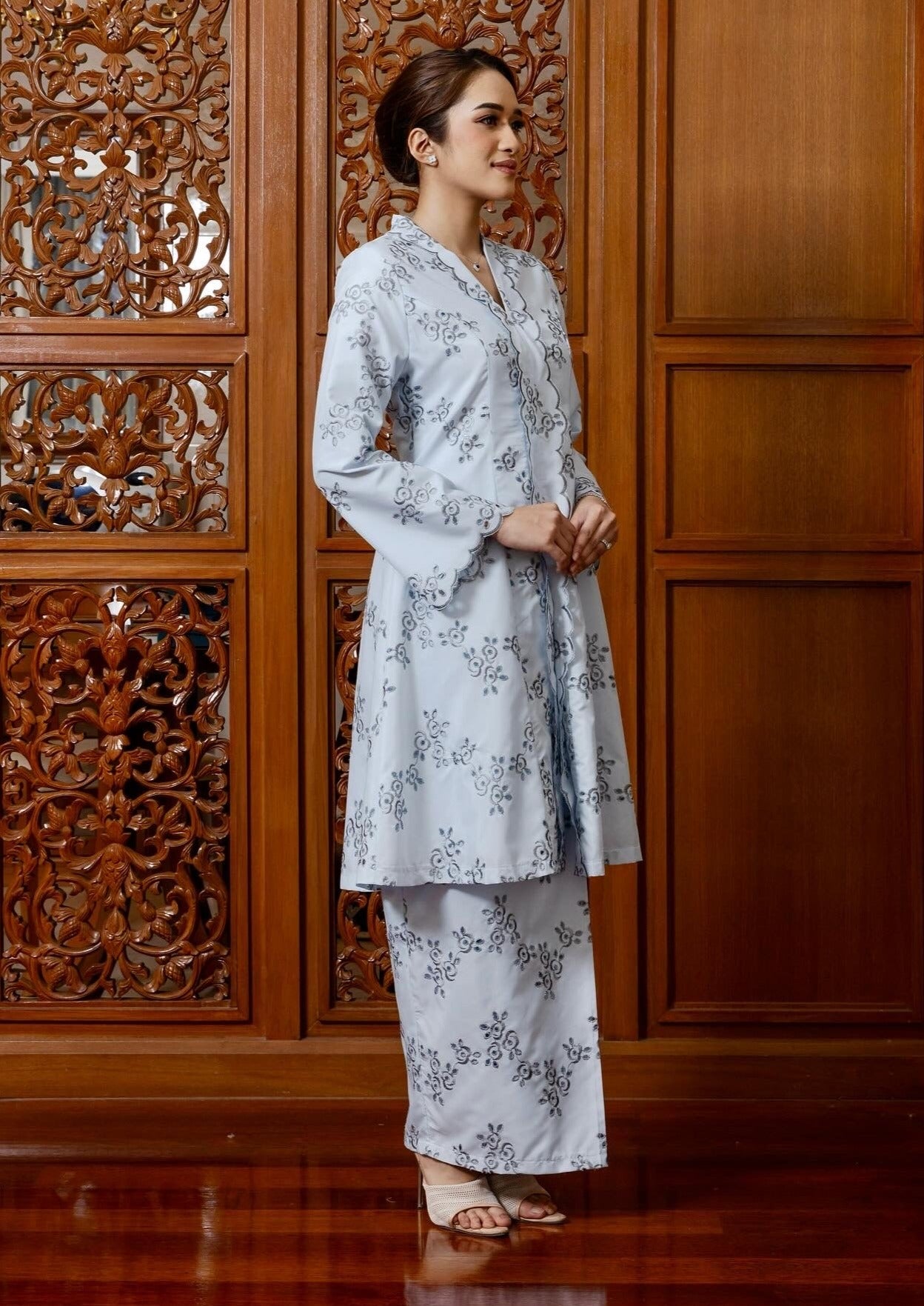 {LIMITED EDITION} Zayna Kebarung Classic - Light Blue