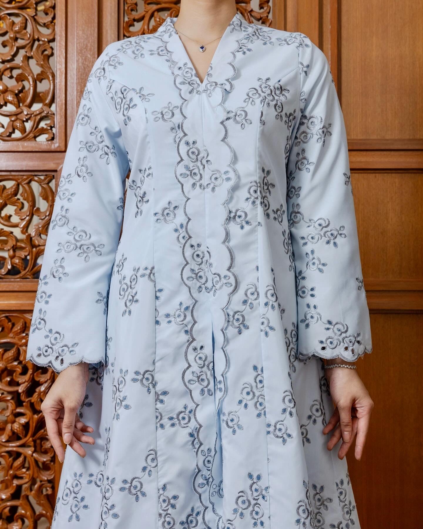 {LIMITED EDITION} Zayna Kebarung Classic - Light Blue
