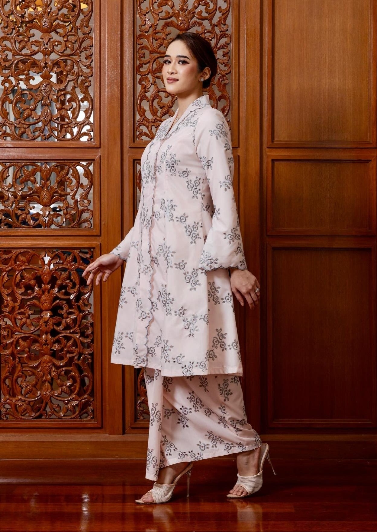 {LIMITED EDITION} Zayna Kebarung Classic - Light Pink