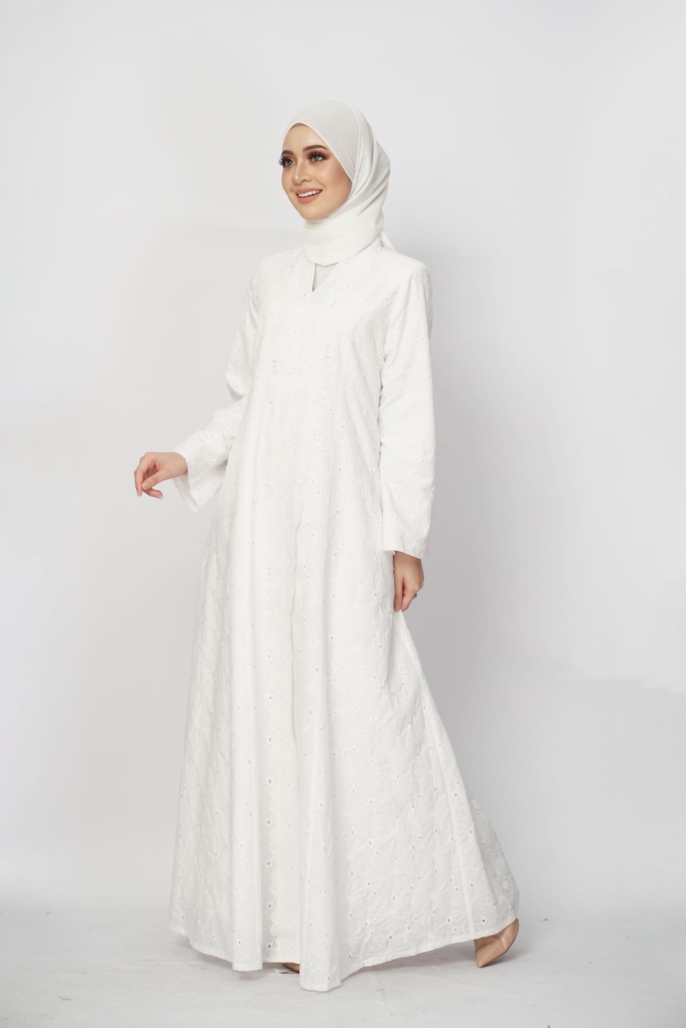 Elegant Jubah Kebarung - White