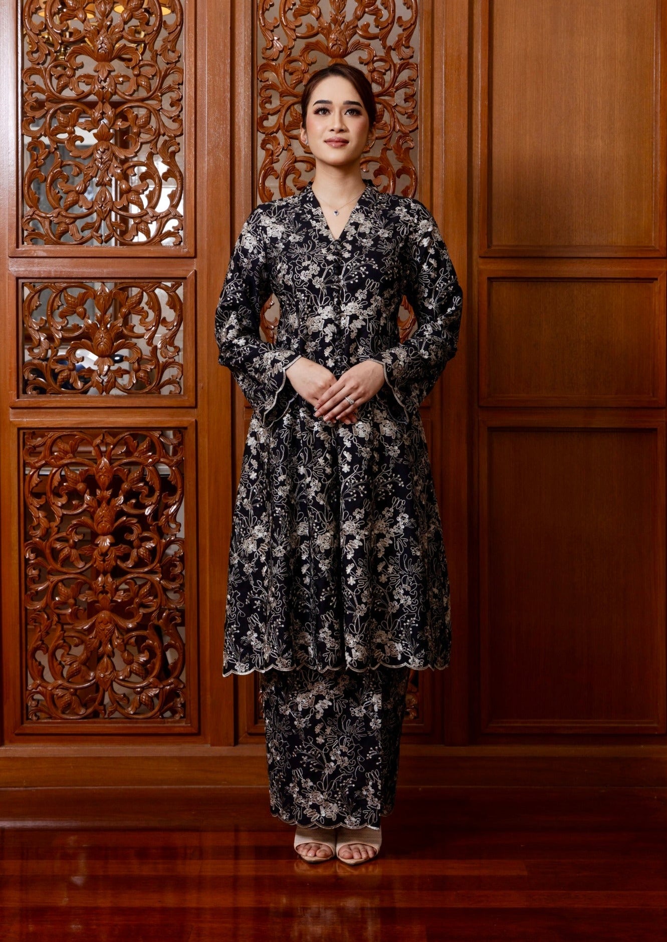 {LIMITED EDITION} Nelissa Kebarung Classic - Black