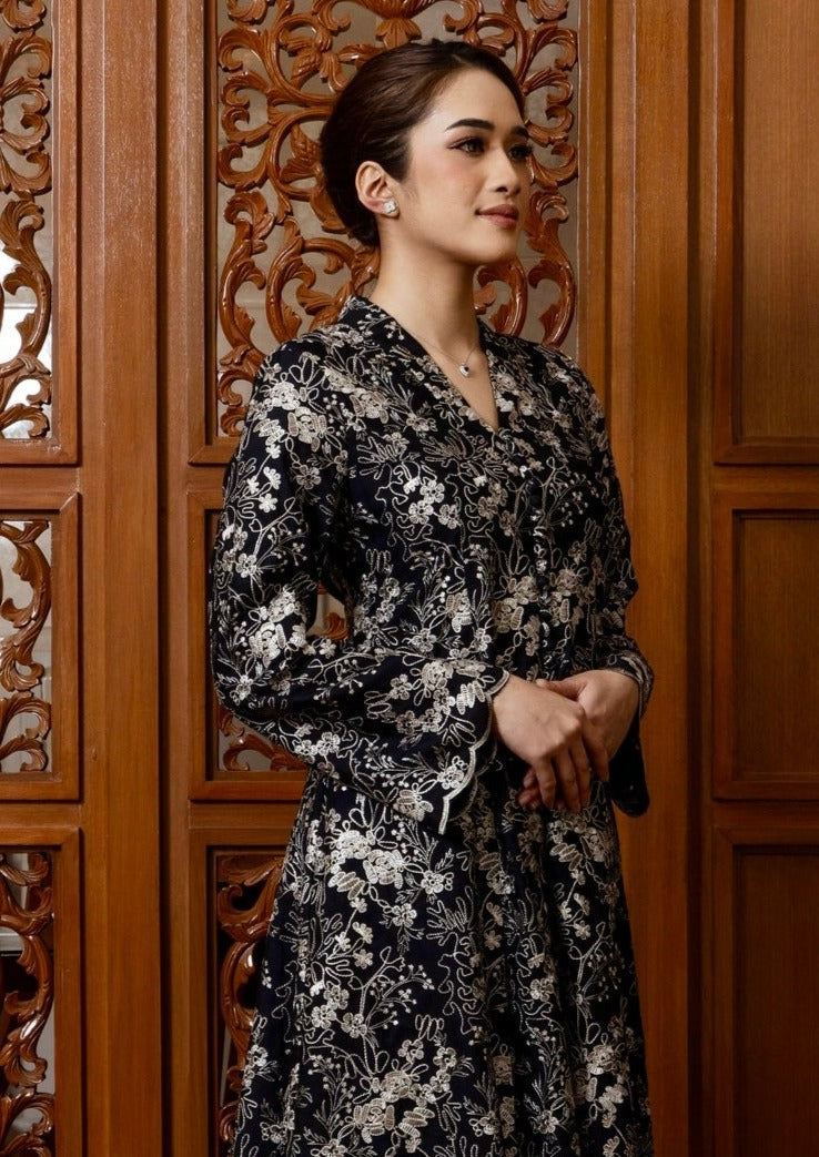{LIMITED EDITION} Nelissa Kebarung Classic - Black