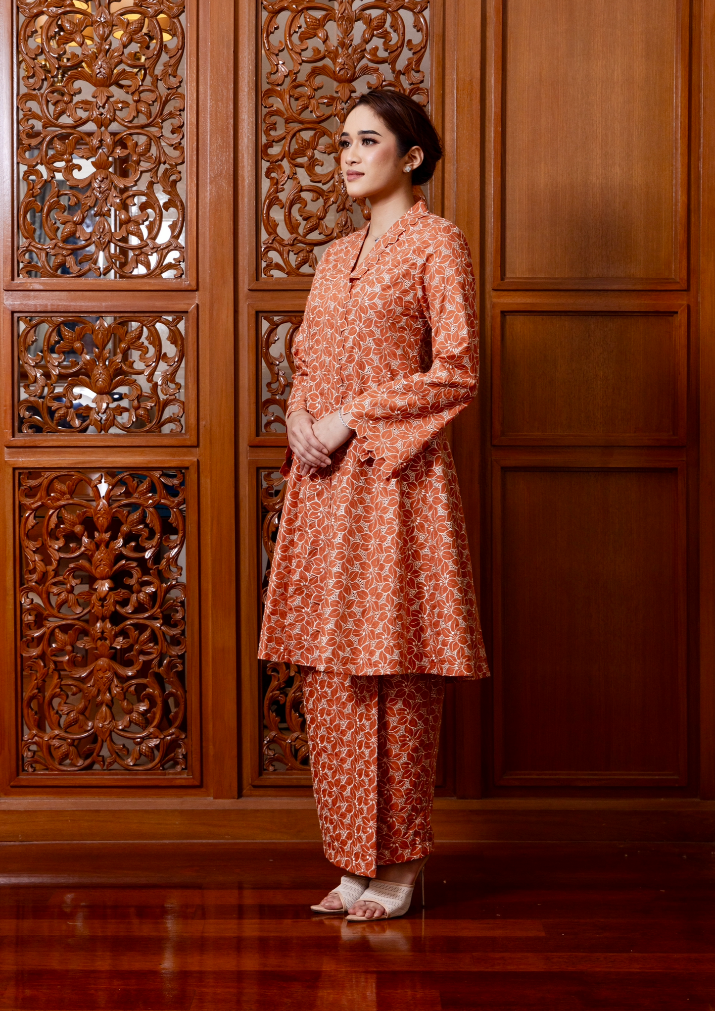 {LIMITED EDITION} Anastasia Kebarung Classic - Burt Orange