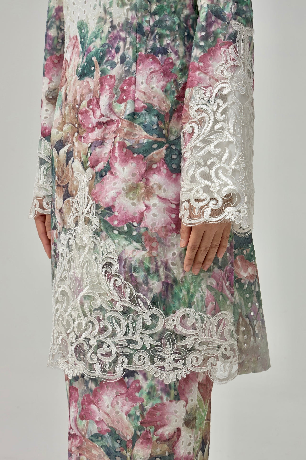 {LIMITED EDITION} Lynnie Kurung Modern - Dreamy White