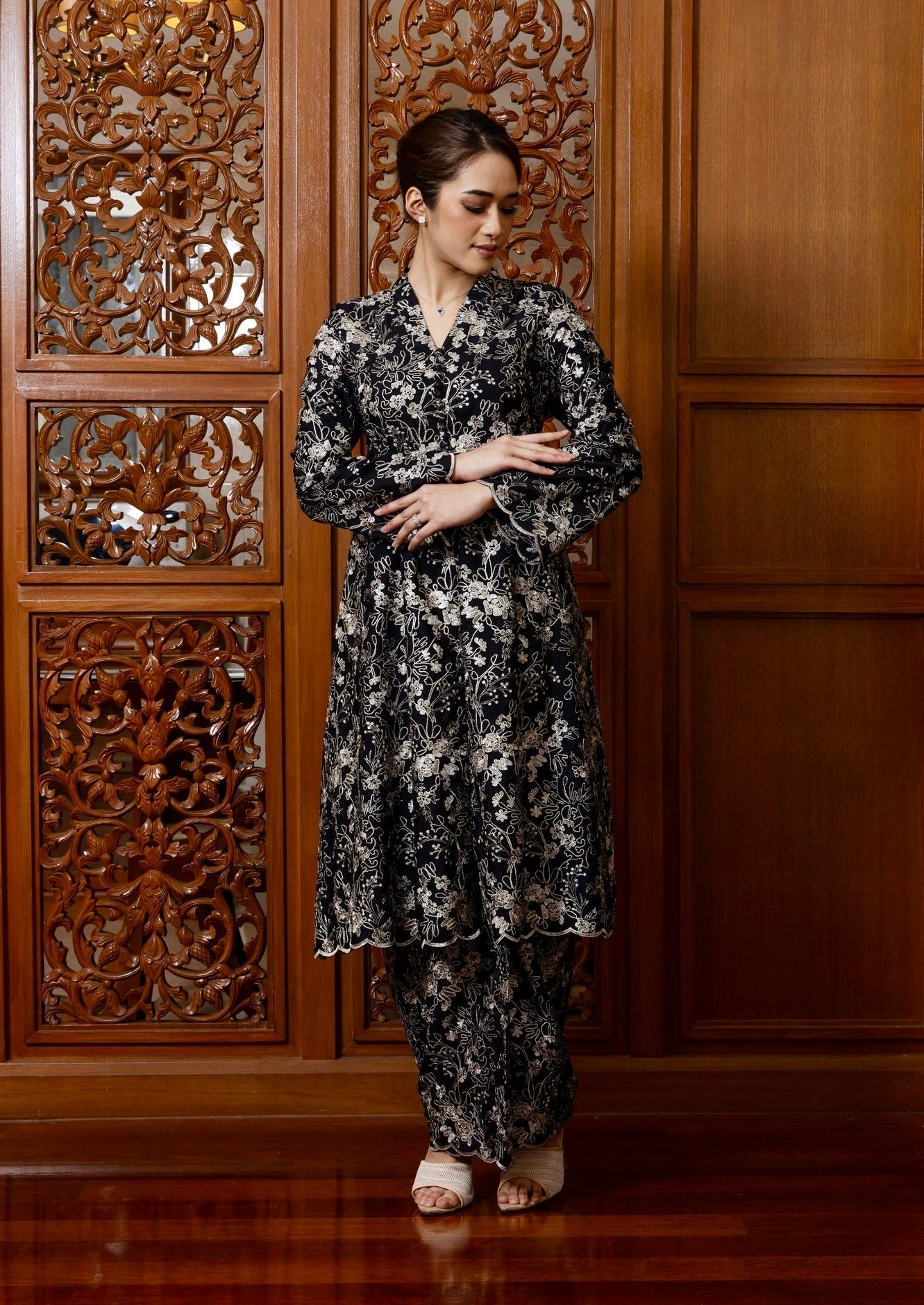 {LIMITED EDITION} Nelissa Kebarung Classic - Black
