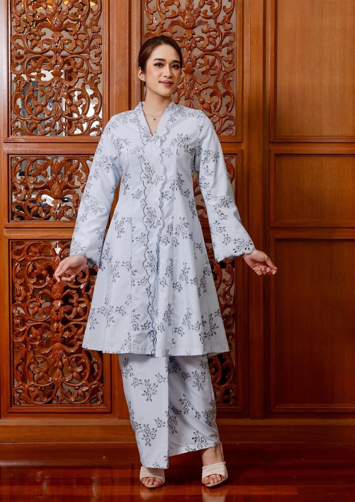 {LIMITED EDITION} Zayna Kebarung Classic - Light Blue